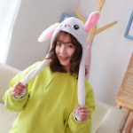 cappello con orecchie che si muovono