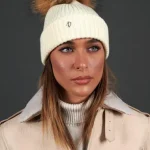 cappello con pon pon